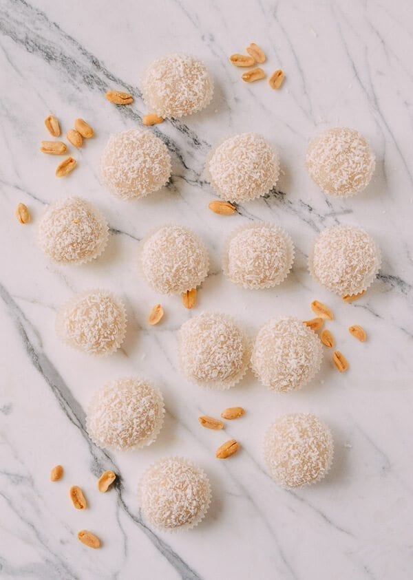 Coconut Peanut Mochi (糯米糍), by bmeteor.aiodimecu.cf