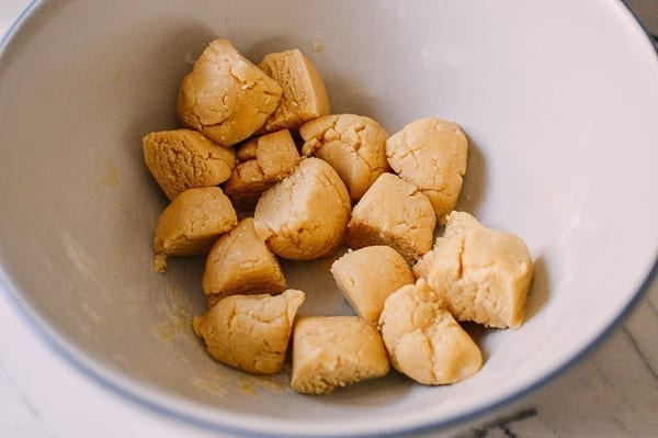 Chinese Pineapple Buns with Roast Pork Filling, by bmeteor.aiodimecu.cf