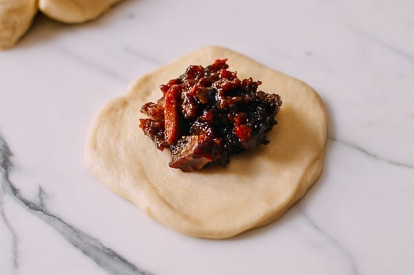 Chinese Pineapple Buns with Roast Pork Filling, by bmeteor.aiodimecu.cf