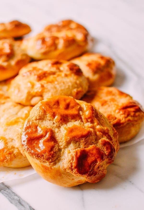 Chinese Pineapple Buns with Roast Pork Filling, by bmeteor.aiodimecu.cf