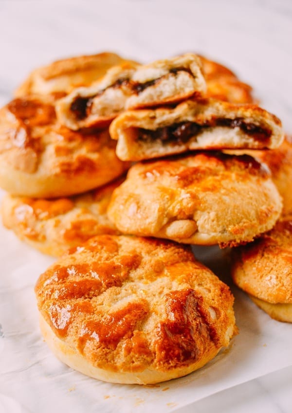 Chinese Pineapple Buns with Roast Pork Filling, by bmeteor.aiodimecu.cf