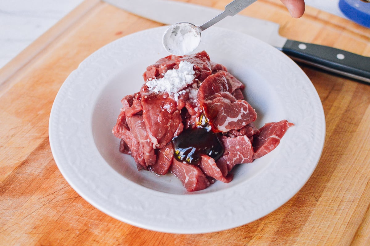 adding corn starch and baking soda marinade to beef by bmeteor.aiodimecu.cf