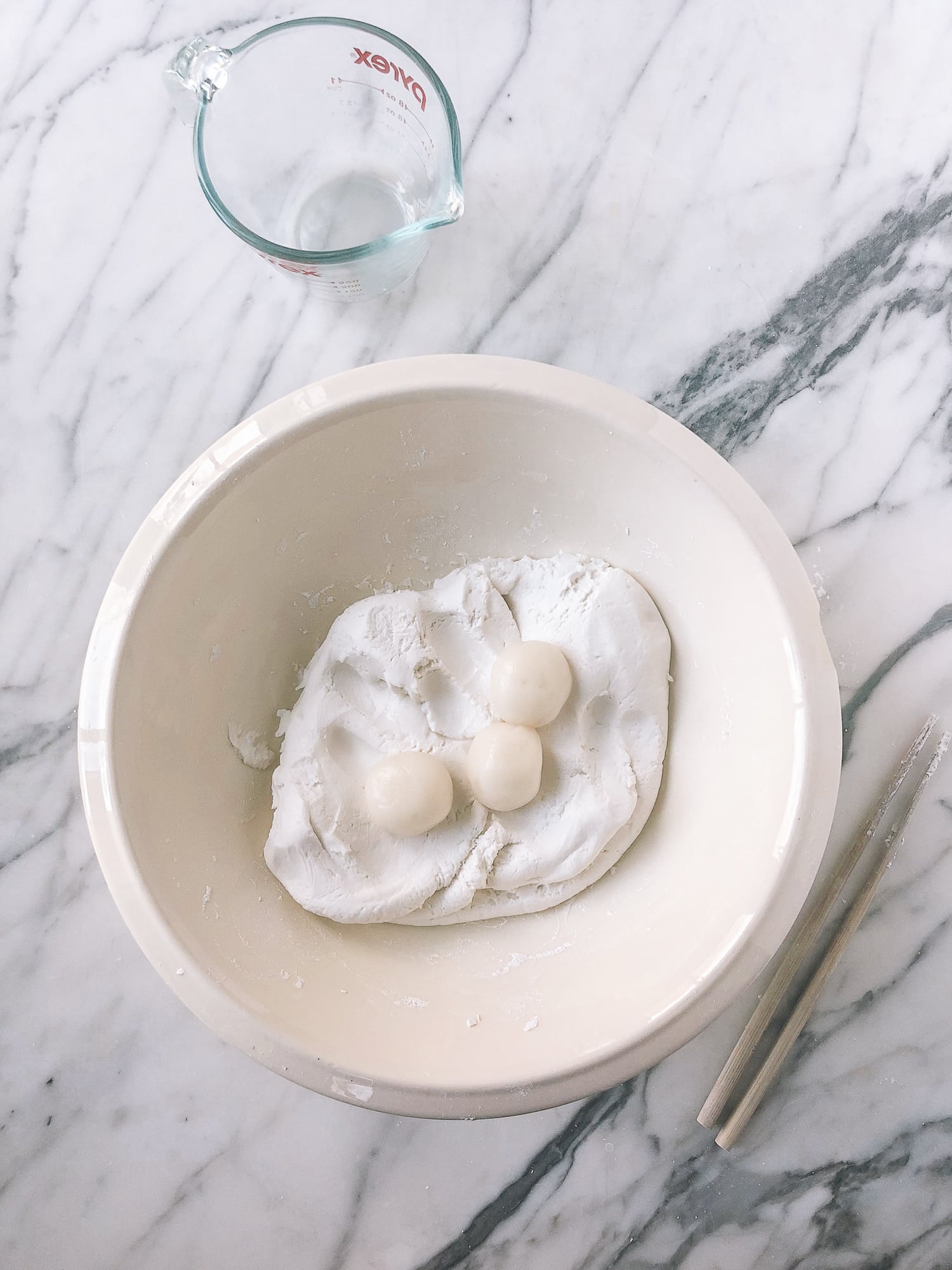 adding cooked rice balls to raw rice flour dough in bowl, by bmeteor.aiodimecu.cf
