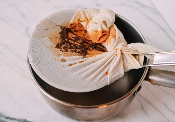 Hong Kong Milk Tea filtering tea through pantyhose, by bmeteor.aiodimecu.cf