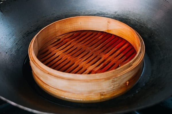 Bamboo Steamer Base in Wok with Water, by bmeteor.aiodimecu.cf