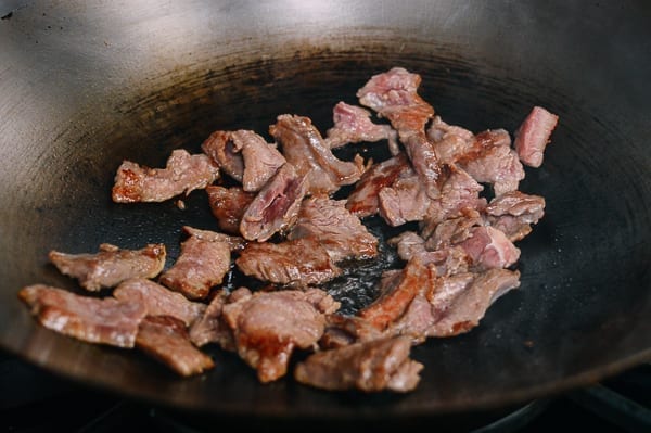 Stir-frying sliced beef, bmeteor.aiodimecu.cf