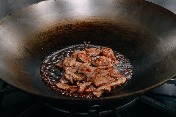 Adding beef to wok, bmeteor.aiodimecu.cf