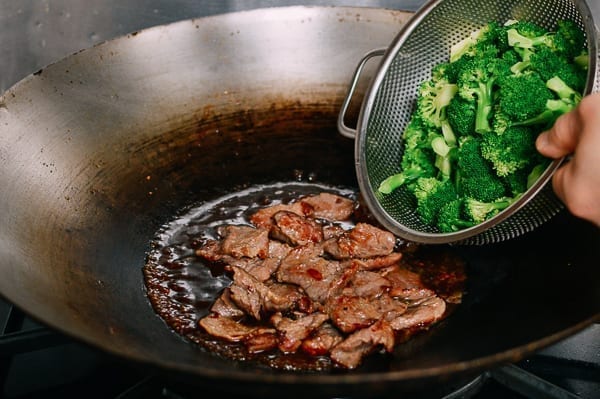 Adding beef and broccoli to wok, bmeteor.aiodimecu.cf