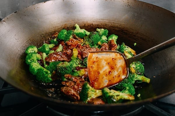 Stir-frying beef and broccoli, bmeteor.aiodimecu.cf