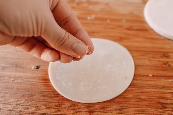 Sprinkling salt on dumpling wrapper, bmeteor.aiodimecu.cf