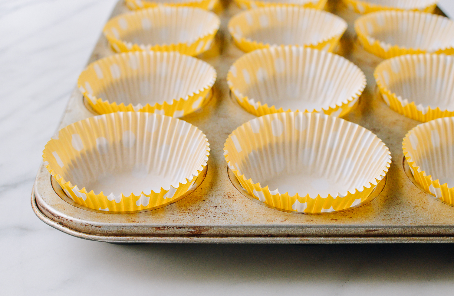 Muffin tin lined with paper cups, bmeteor.aiodimecu.cf