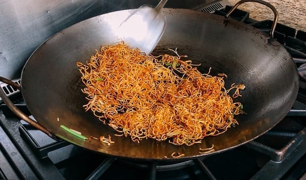 Soy Sauce Pan-fried Noodles in wok, bmeteor.aiodimecu.cf