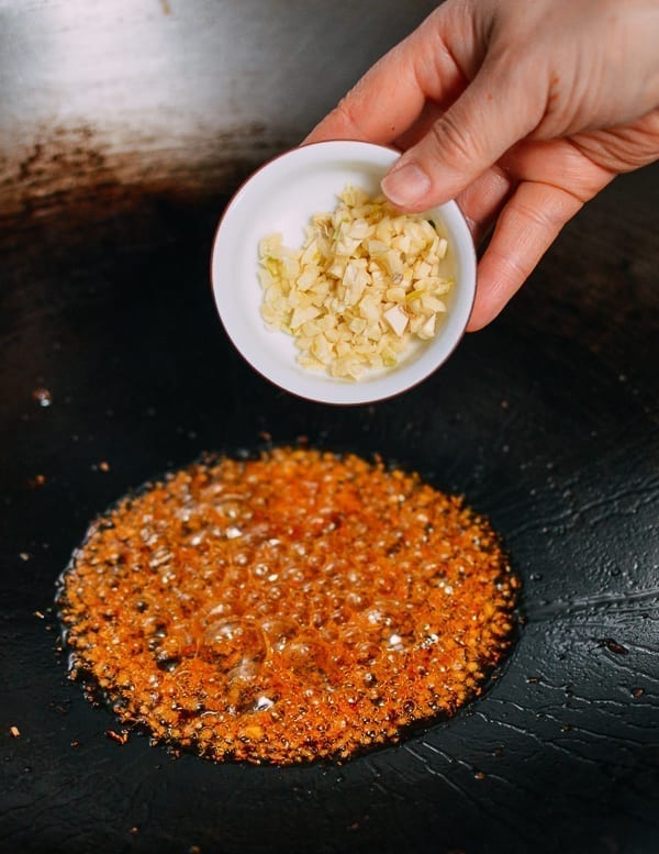 Adding garlic to wok, bmeteor.aiodimecu.cf