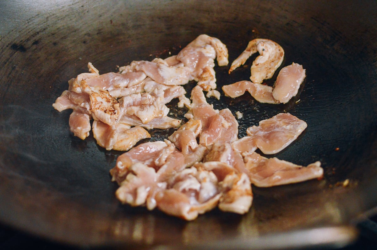 Searing chicken in wok, bmeteor.aiodimecu.cf