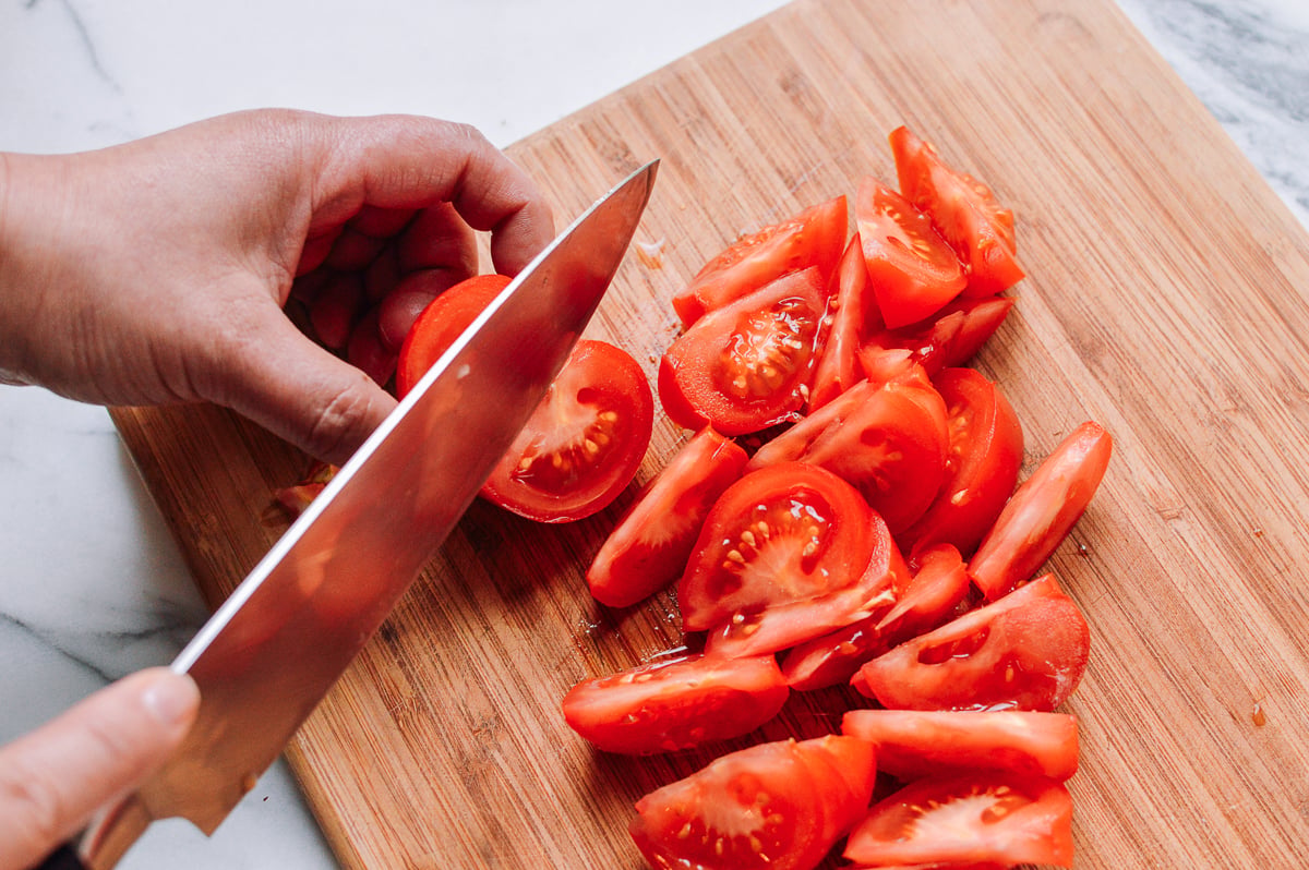Cutting tomatoes into wedges, bmeteor.aiodimecu.cf