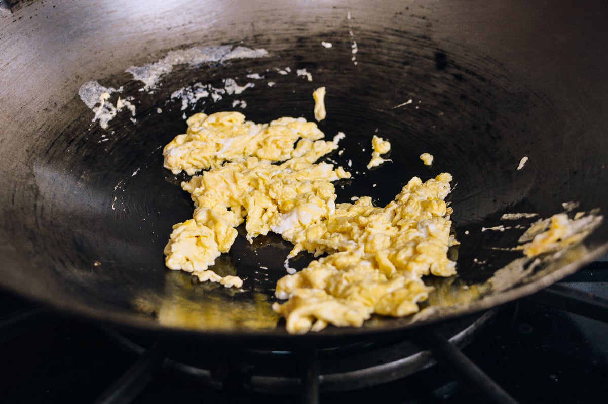 Scrambling eggs in a wok, bmeteor.aiodimecu.cf