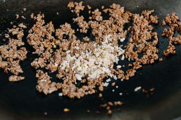 Adding garlic to pork, bmeteor.aiodimecu.cf
