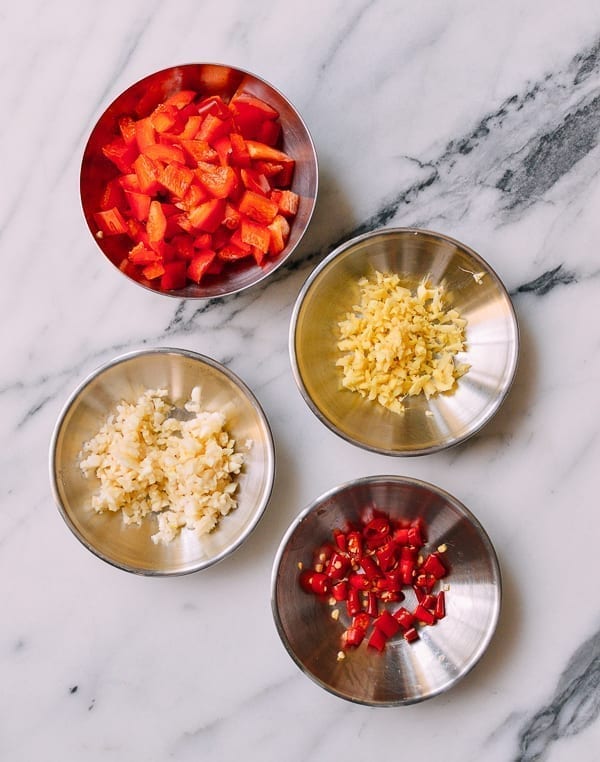 Diced bell peppers, garlic, ginger, and chilies, bmeteor.aiodimecu.cf