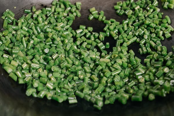 Chopped green beans in wok, bmeteor.aiodimecu.cf