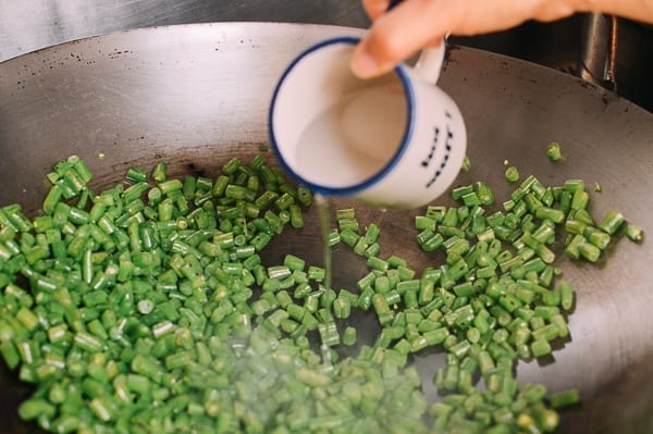 Adding water to wok seared green beans, bmeteor.aiodimecu.cf