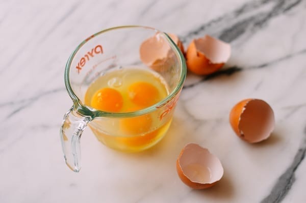 3 eggs cracked into liquid measuring cup, bmeteor.aiodimecu.cf