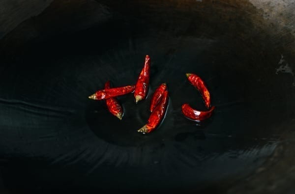Dried chili peppers in wok, bmeteor.aiodimecu.cf