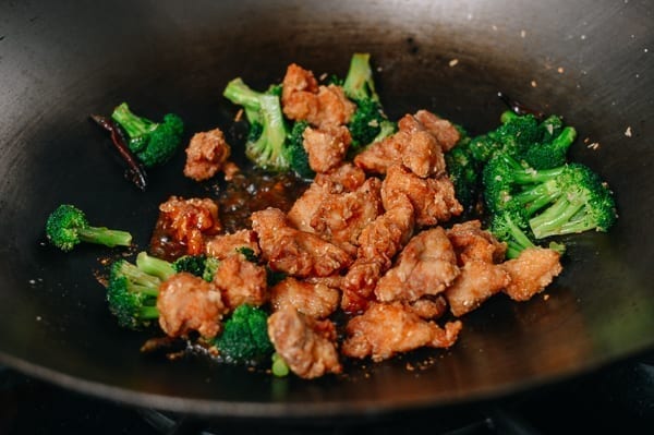 Tossing chicken and broccoli in sauce, bmeteor.aiodimecu.cf
