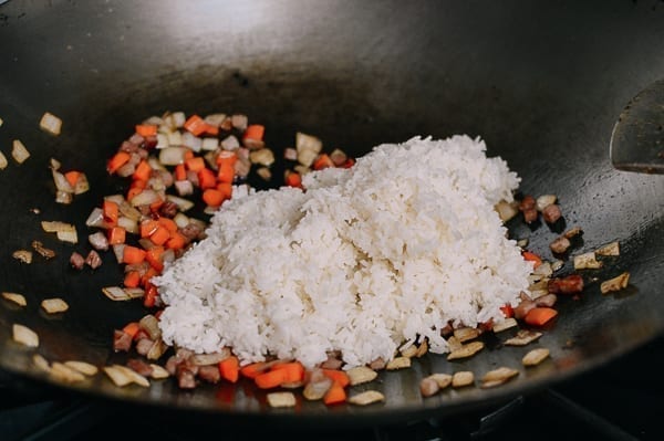 Adding cooked rice to wok, bmeteor.aiodimecu.cf