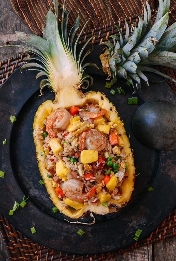 Pineapple fried rice served in a hollowed out pineapple, bmeteor.aiodimecu.cf