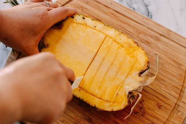 Cutting pineapple pieces, bmeteor.aiodimecu.cf
