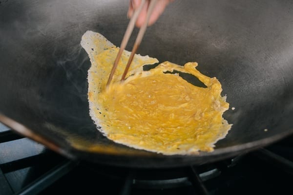 Scrambling eggs for fried rice, bmeteor.aiodimecu.cf