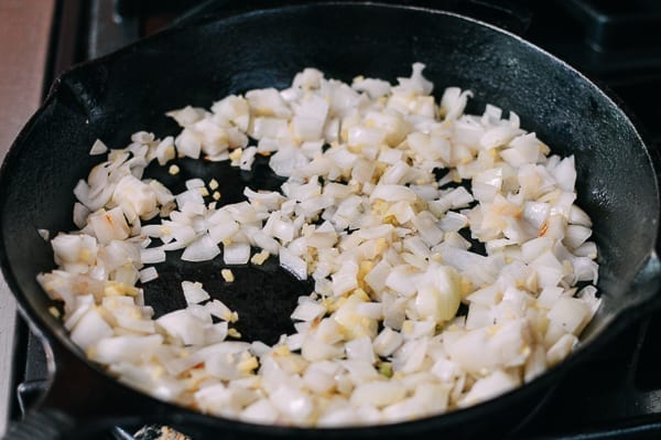 Cooking onions in pan, bmeteor.aiodimecu.cf