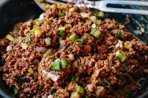 Chopped scallions mixed into the filling, bmeteor.aiodimecu.cf