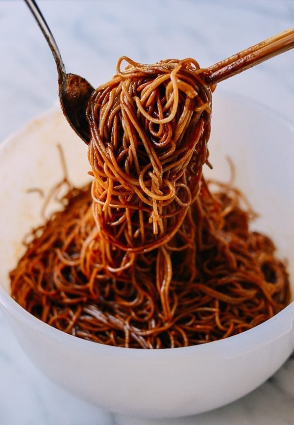 Tossing noodles with sauce, bmeteor.aiodimecu.cf
