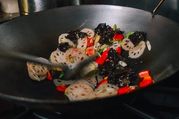 Stir-frying lotus root, bmeteor.aiodimecu.cf