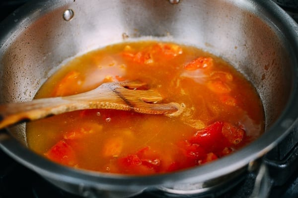 Tomatoes, stock, and seasonings in pot, bmeteor.aiodimecu.cf
