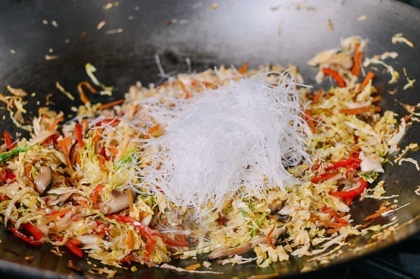 Adding glass noodles to egg roll filling, bmeteor.aiodimecu.cf