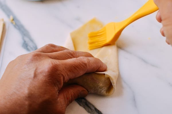 Brushing egg roll wrapper with egg wash to seal, bmeteor.aiodimecu.cf