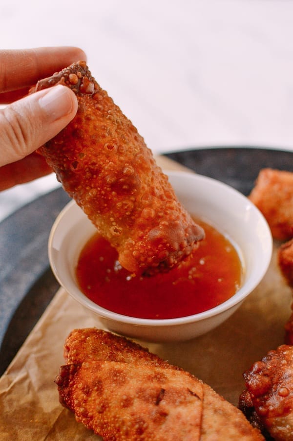 Dipping egg roll into duck sauce, bmeteor.aiodimecu.cf