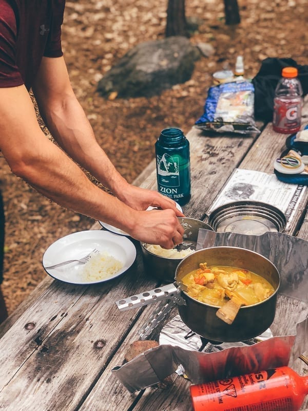 Cooking chicken curry over camping stove, bmeteor.aiodimecu.cf