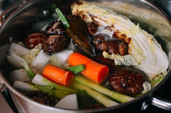 Vegetables in stock pot with water, bmeteor.aiodimecu.cf
