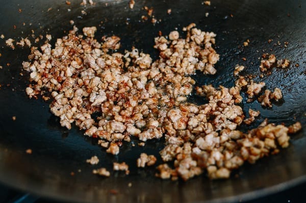 Frying ground chicken in wok, bmeteor.aiodimecu.cf
