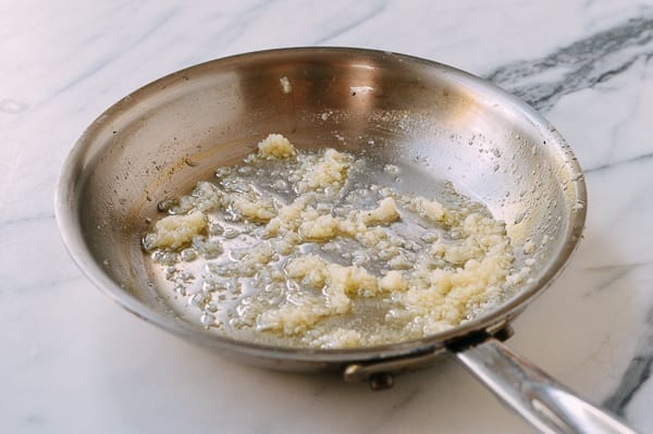 Garlic lightly fried in oil, bmeteor.aiodimecu.cf