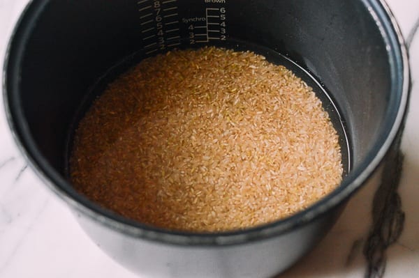 Brown rice in rice cooker pot, bmeteor.aiodimecu.cf