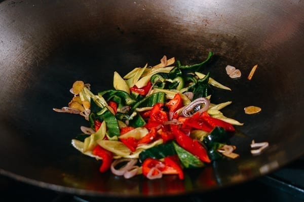 Adding peppers to wok, bmeteor.aiodimecu.cf