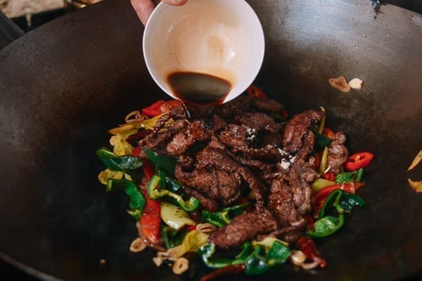 Pouring sauce into wok, bmeteor.aiodimecu.cf