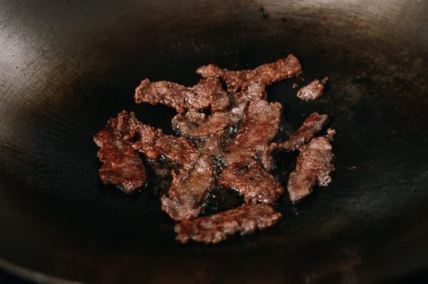 Fried crispy beef in wok, bmeteor.aiodimecu.cf