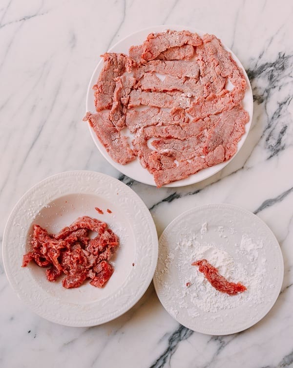 Marinating and dredging beef in cornstarch, bmeteor.aiodimecu.cf