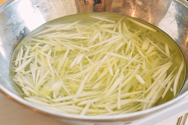 Julienned papaya in ice bath, bmeteor.aiodimecu.cf