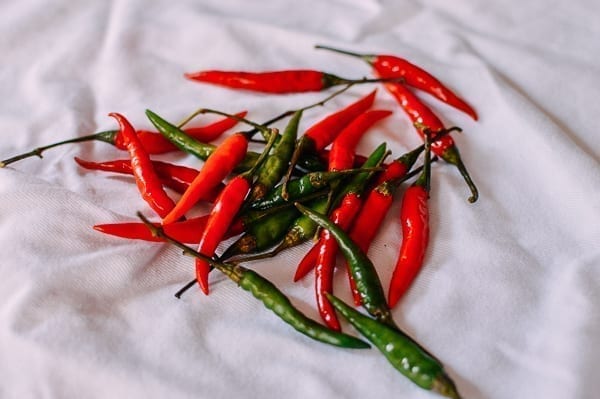 Drying chilies on kitchen towel, bmeteor.aiodimecu.cf